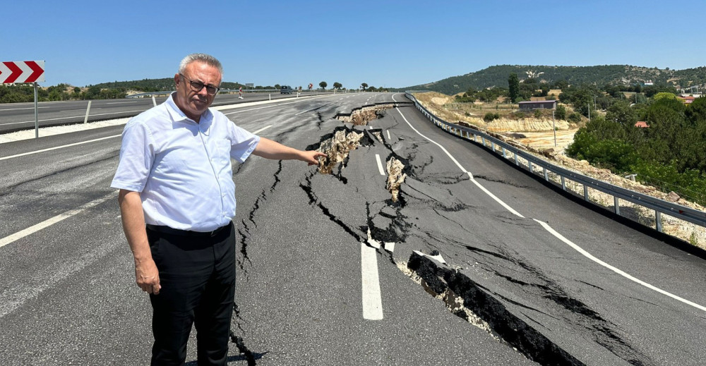 GÜNEY ÇEVRE YOLUNUN 200 METRELİK KISMI ÇÖKTÜ