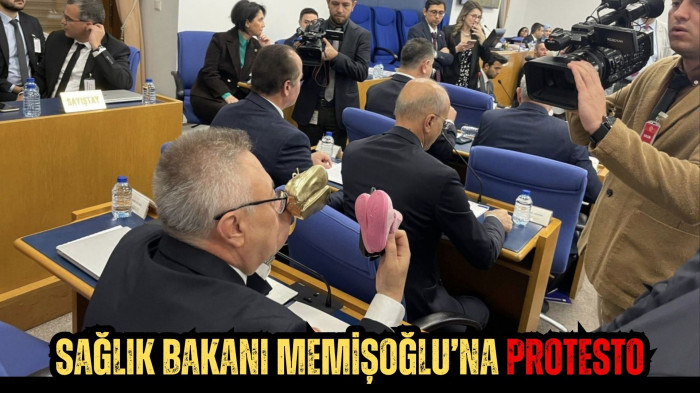 Sağlık Bakanı Memişoğlu’na Protesto